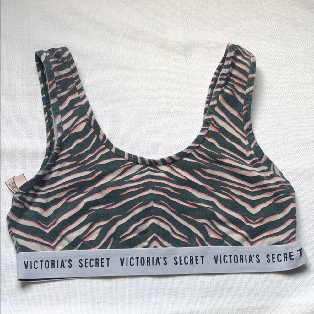 Victoria Secret T- Shirt Sports Bra!